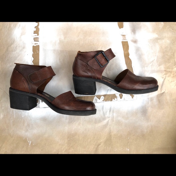 MIA Heeled Buckle - Picture 3 of 5